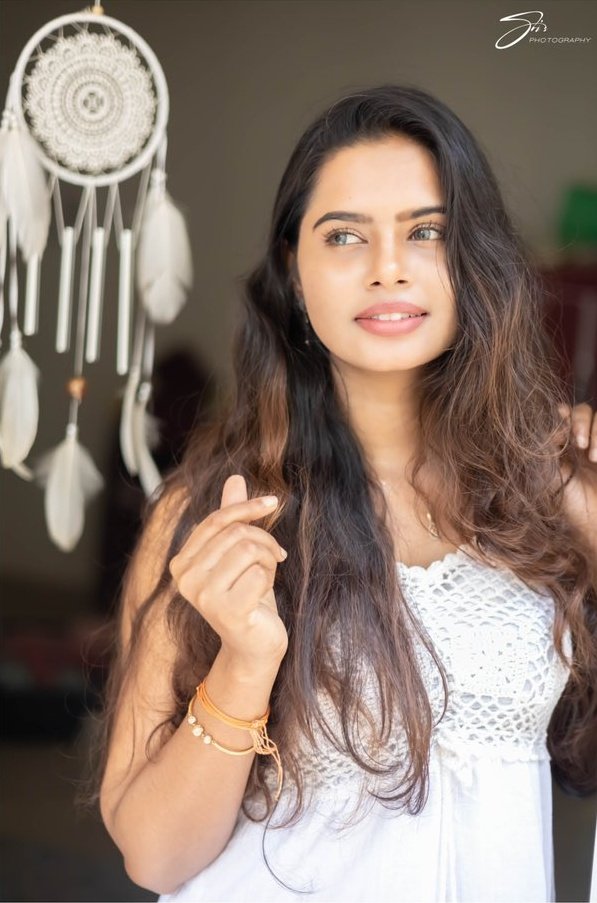 Only Heroines tweet media