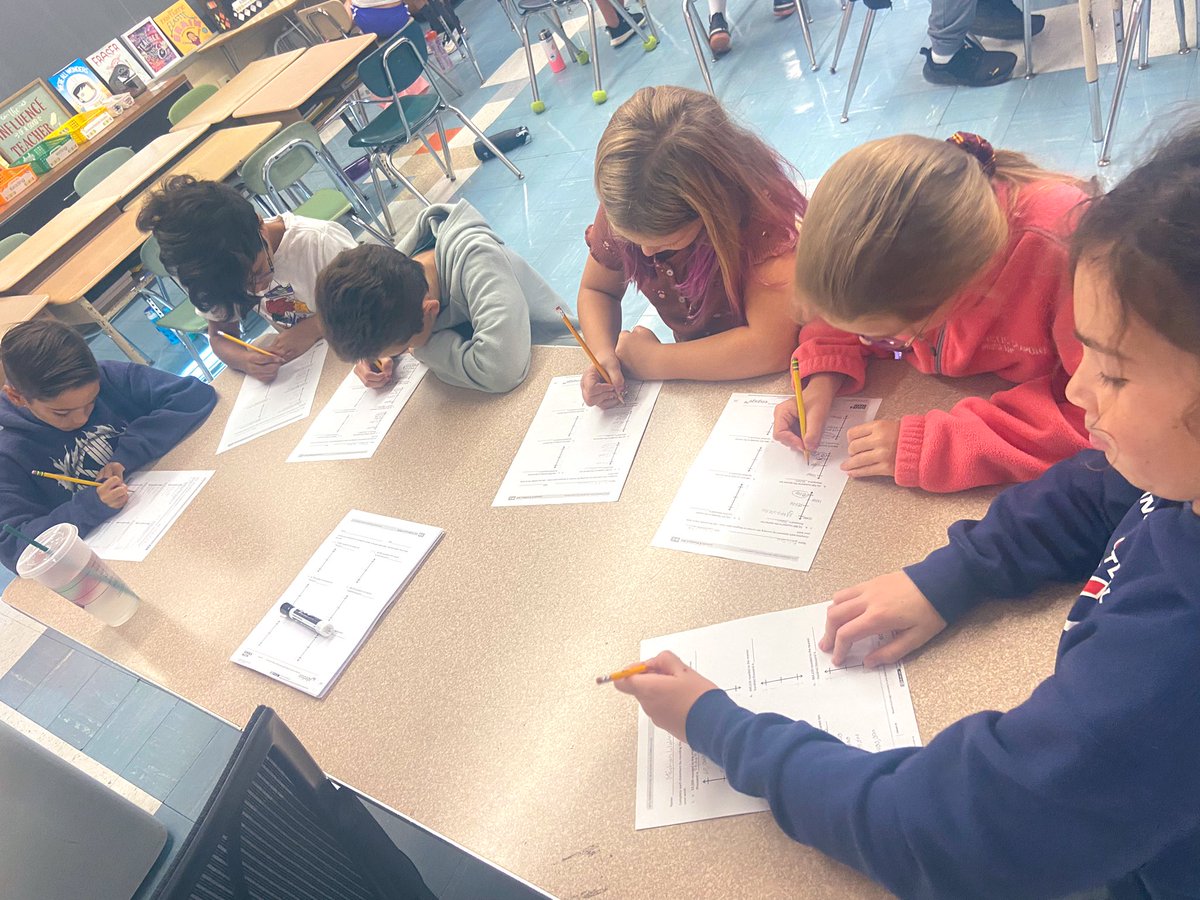 MissKalaka_'s tweet photo. They continue to amaze me- Math Workshop is in full swing! Ss working hard in small group, spiral review, partners, &amp; tech stations! 🤓 @MyersTigersRoar @WCSDEmpowers https://t.co/1sM9uX3DUk