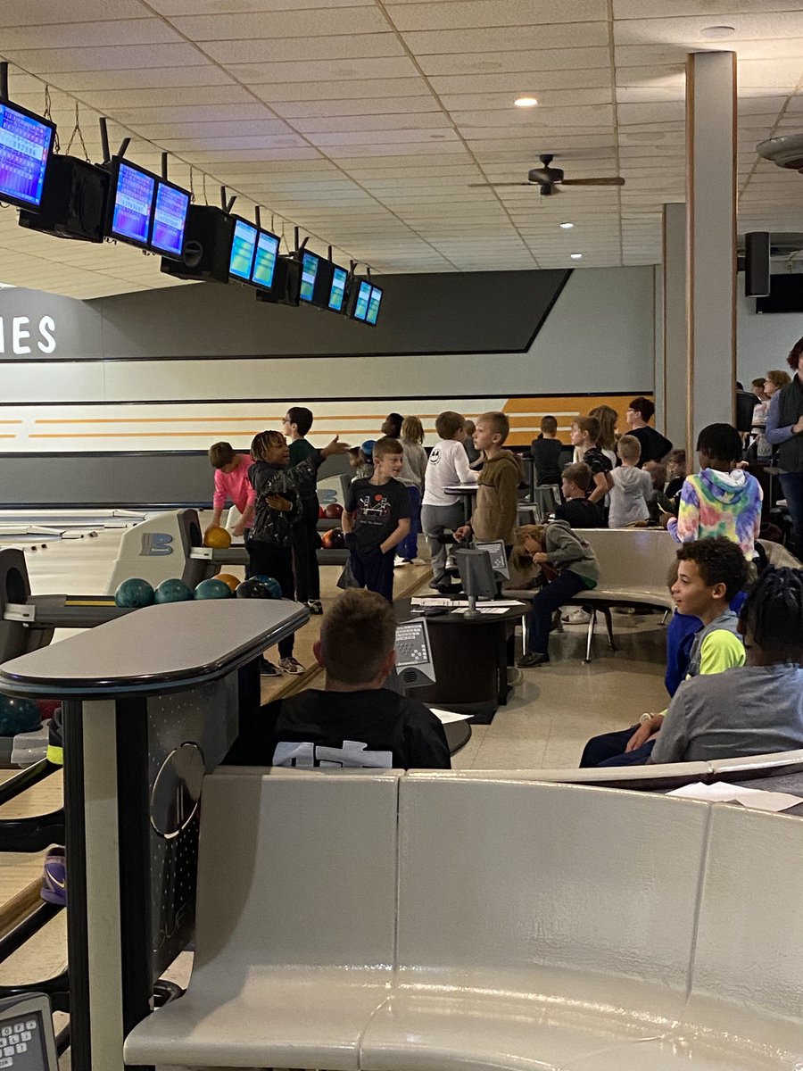 Future Knights Bowling! Classes of 29 &amp; 30!! ⁦@JoeSuperintend1⁩ ⁦<a href="/CoachRudowsky/">Bryan Rudowsky</a>⁩
