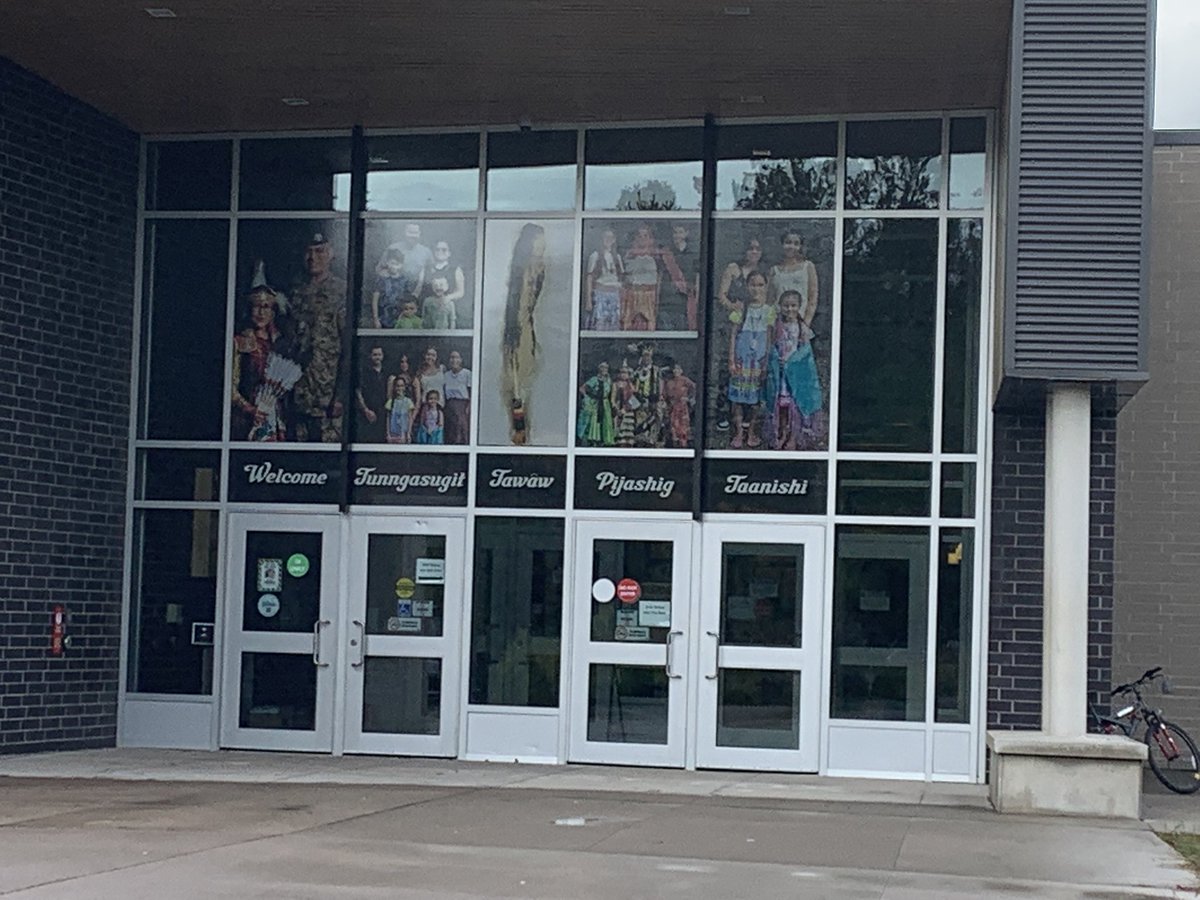 EllisJudymay26's tweet photo. Unveiling of new Mural @ValourJK-12School and learning about the smudging ceremony with Algonquin Elder Irvin Sarazin @also Inuit Endurance games with “Stranger” Busy day at Valour https://t.co/6M2ZMwDxJf