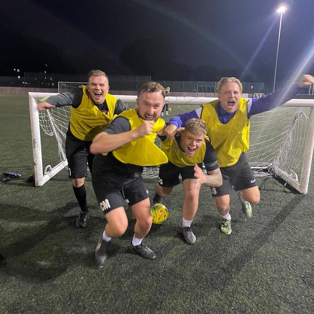 H_H_F_C's tweet photo. Training prep for Saturday’s game complete and the winning team enjoying their victory tonight! On to Saturday’s away game ⚽️ 

Swirles Barbers &amp; Southbourne Electrical 

#HHFC #morethanafootballclub #mcfl #middxfa #training #football 

💜🖤 https://t.co/2sCl3vcC7k