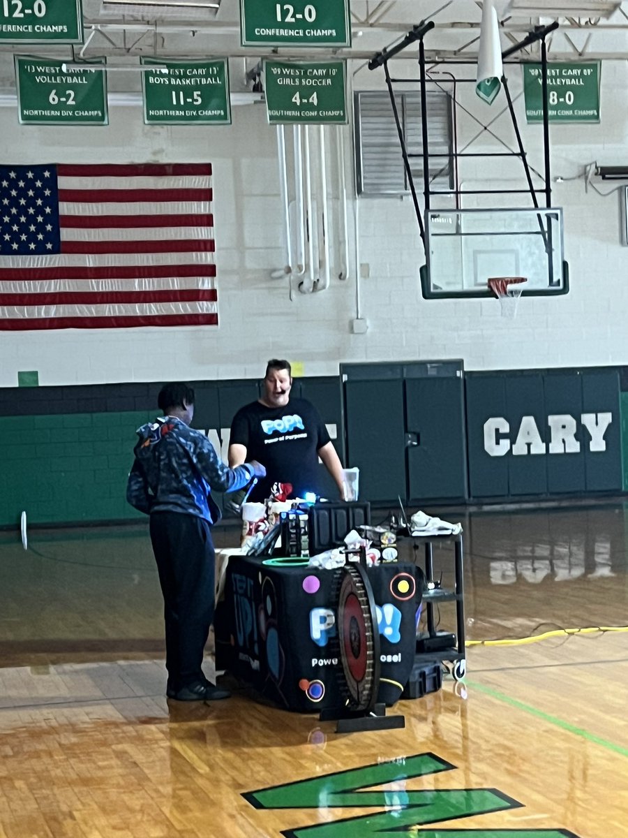 wcmsAPpeoples's tweet photo. Great kick off to our Spring fundraiser today! @MathWithMsHooks won a prize and dished it off to one of her students! #powerofpurpose #makeithappen2022 #8thgradeunited💫 https://t.co/fb4iZdD6Gb