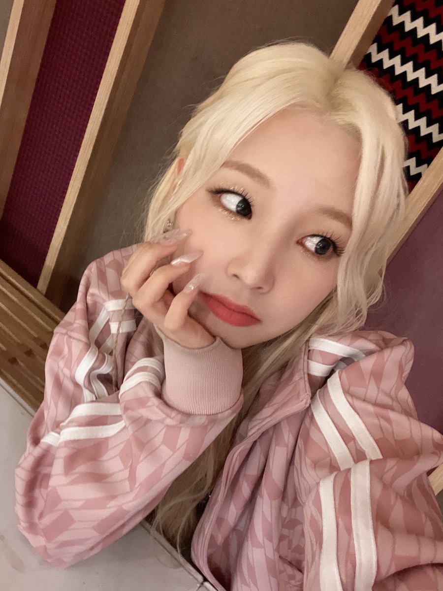 RocketPunchBRA's tweet photo. 📲 22.09.22 | Atualização da Yeonhee no WV. (1/2)

"Eu irei parar por aqui ❤️
Obrigada por hoje ketchy 
Te vejo amanhã 🥰"

#YEONHEE #연희 #PunchVERSE
#RocketPunch #로켓펀치 https://t.co/Ae96wlUsez