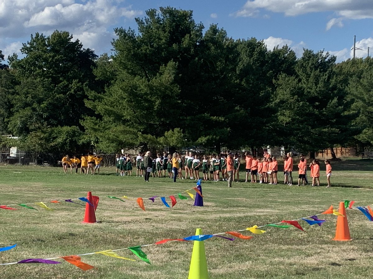 memorialBrogna's tweet photo. Here we go! Memorial’s first cross country meet. Go get Em Hawks! https://t.co/FdPx18oIRI