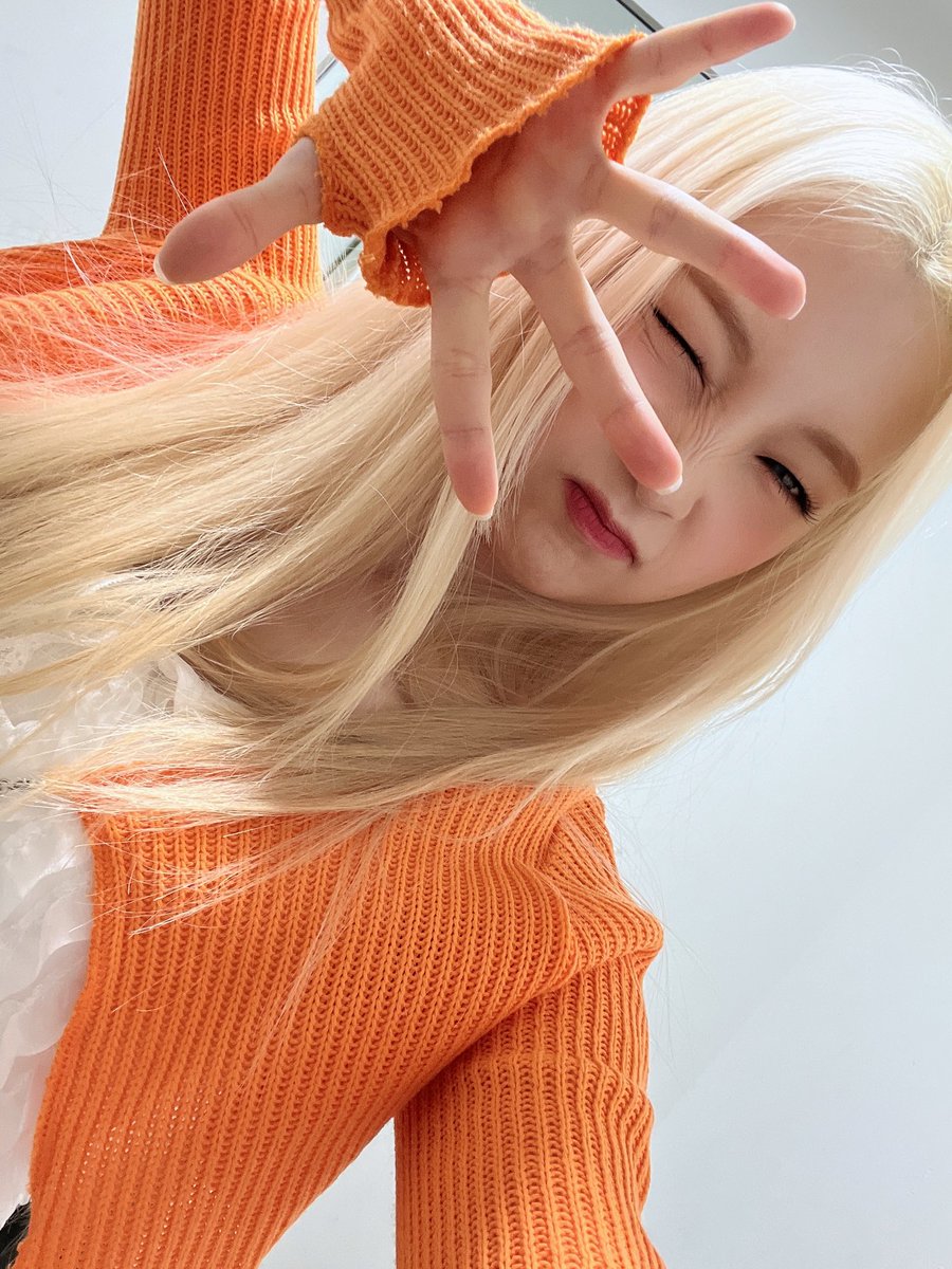 RocketPunchBRA's tweet photo. 📲 22.09.22 | Atualização da Yeonhee no WV. (2/2)

#YEONHEE #연희 #PunchVERSE
#RocketPunch #로켓펀치 https://t.co/rjmzZetccN