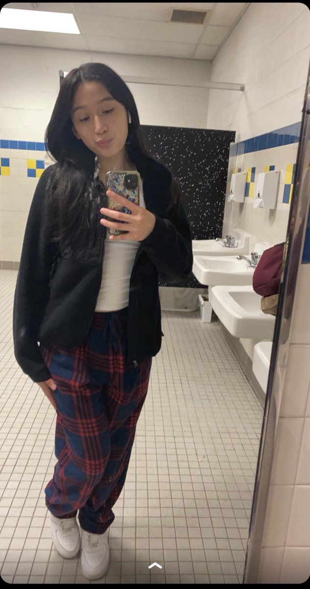 yaneth_delcid_'s tweet photo. #lancerspirit24 @lewis_sga @jrlhs2024 #pjsday https://t.co/9LLmI3xIJi