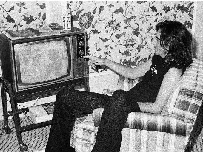 Classic Rock In Pics on Twitter "Alice Cooper relaxing in a New York