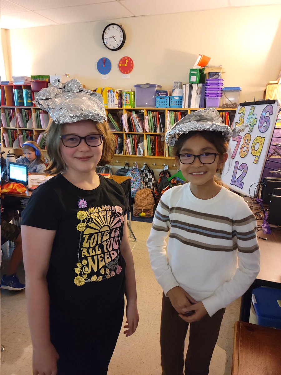 Rockineducator8's tweet photo. Started our Maker Space tasks today @NISDBOONE #collaborator #solutionfinder #communicator #creator #hugehit https://t.co/PfctzinfP9