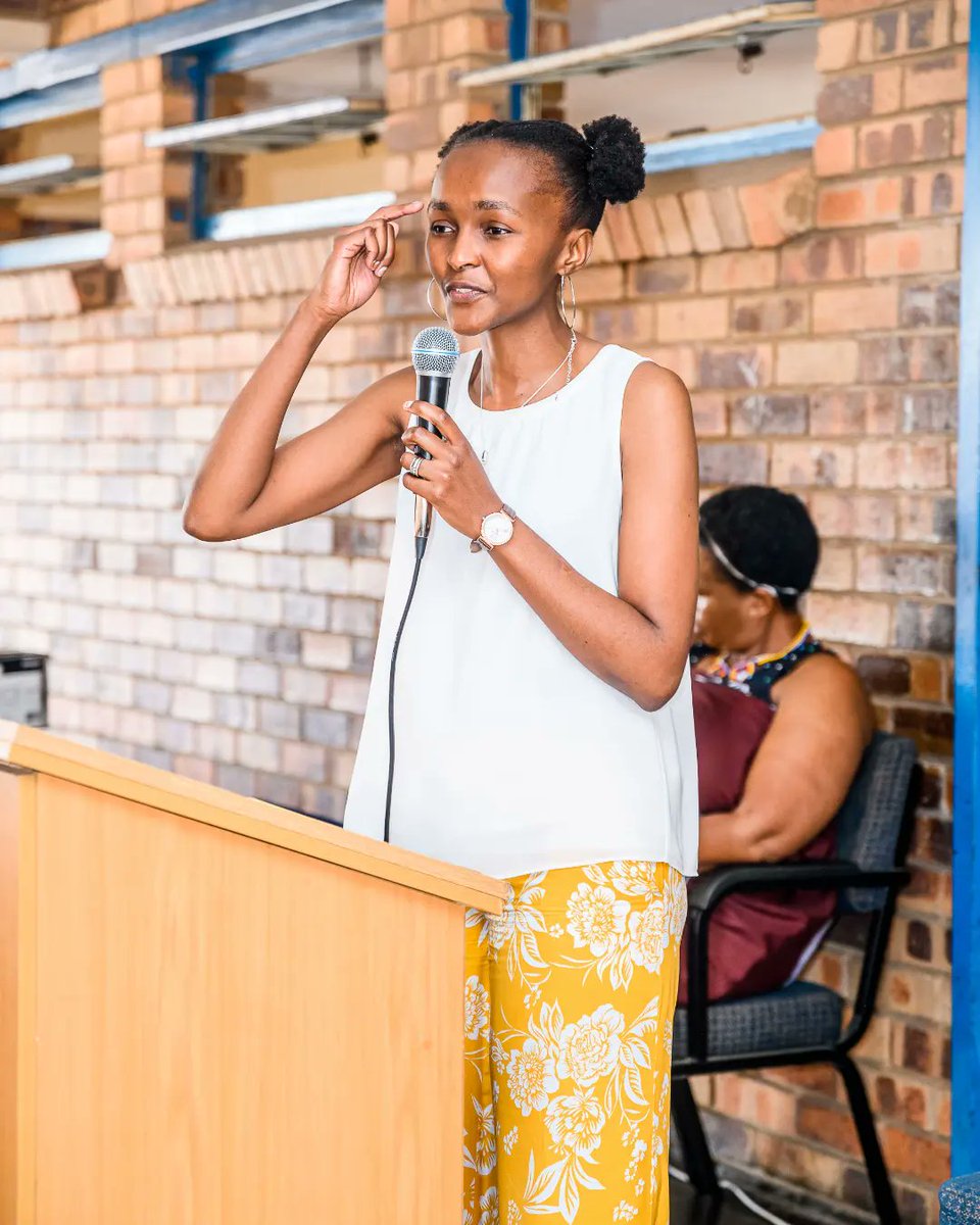 ZaneleTlaka's tweet photo. Sept 16th HM Pitje Foundation Trust had Literacy Project at Nyiko Primary School in Tembisa. Donating Rainbow Bookshelves &amp; books. Project manager, @refilwefosu (Mrs Galaxy SA), invited me to speak to learners. Impressed to hear that they read a lot, in English and Xitshonga! https://t.co/d5BY0as9mO