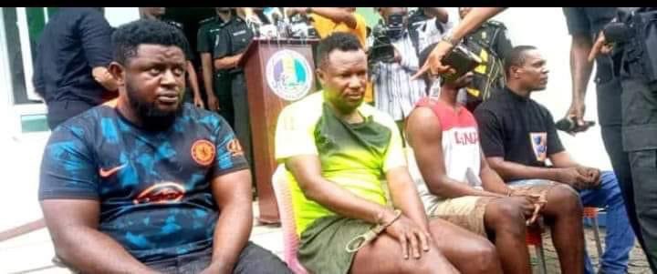 Stanleesoky's tweet photo. Notorious kidnapper and Chelsea fan paraded in yanegoa😂😂 https://t.co/h9LQ8Les7y