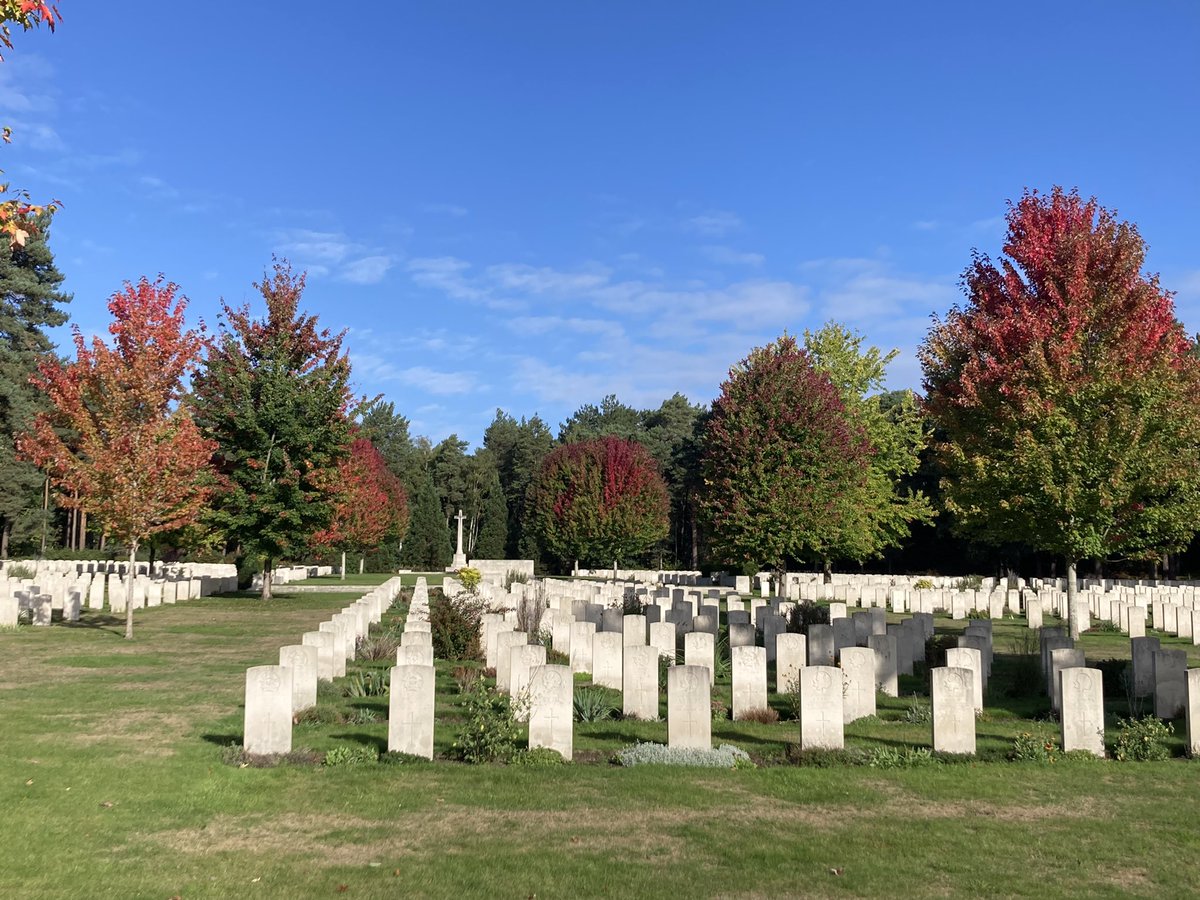 Beautiful autumn colours at <a href="/CWGC/">Commonwealth War Graves</a> Brookwood Cemetery today! A pleasure to lead a tour there earlier for staff new to the Commission.