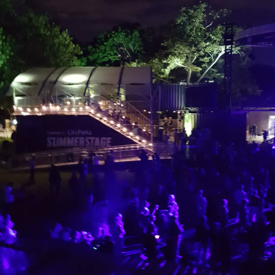 paroliro's tweet photo. Last free show @SummerStage beautiful venue Central Park with @SkipMarley Hot music on a cool night.  #shareyoursummerstage #skipmarley #musicheals #dontpostponejoy #supportlivemusic #centralpark #adayinmycity #musicalfresco @bowerypresents https://t.co/56ZGxDvfUo