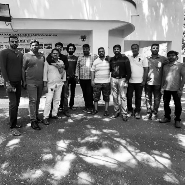 Venkat3681's tweet photo. The boys in black and white. Batch of 2002, BBA, Guru Nanak College.
#gnc #backtocollege #bbastudents #bba #2002batch #team #groupie #gurunanakcollege #teampic #backtoclassroom #backtoclass #nostalgia #nostalgic #nostalgie https://t.co/eg9Mc3UlkS