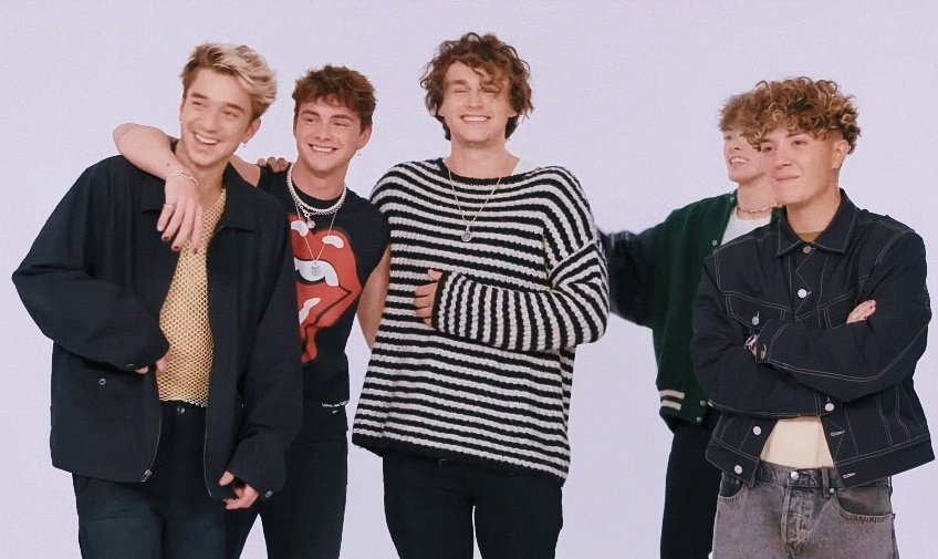 DailyofSeavey's tweet photo. happy 6 years to our band 🤍 #6yearsofwdw https://t.co/eXu5R3eGQV