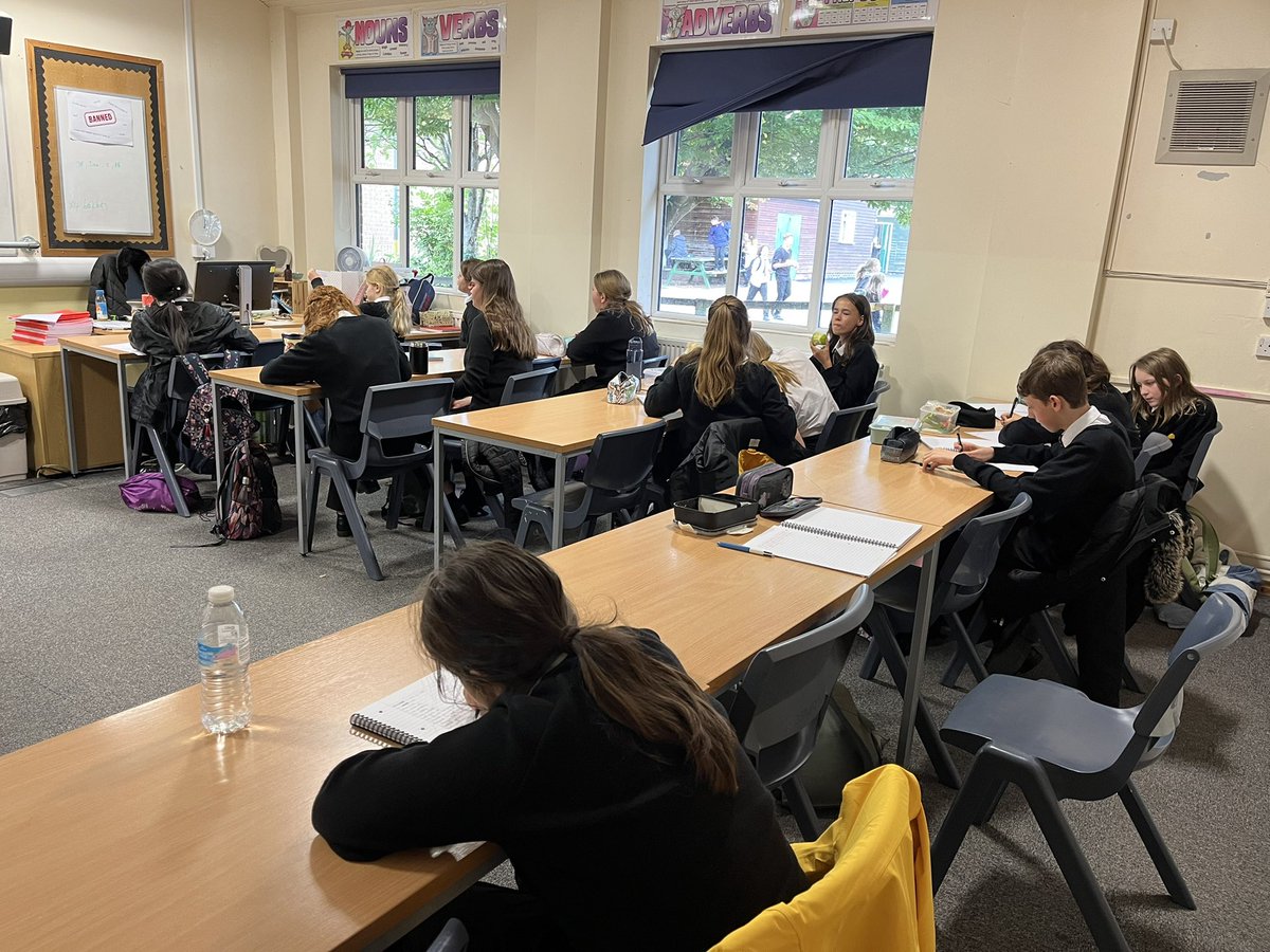 HCSWriters's tweet photo. Heaving at Writers’ Club today! Thrilled that we had every year group represented, including some new members from our Year 7 intake. #happywriters #WritingCommunity @HeathfieldTA2 https://t.co/ajLAfhcNt4