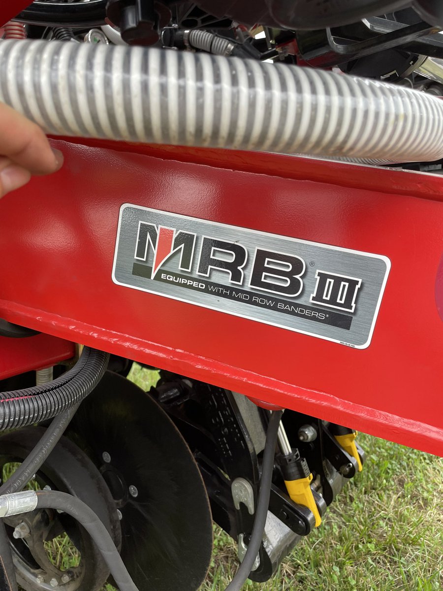 treborfarmer's tweet photo. @strofarm Not quite mounted but I saw this at Farm Progress. Pretty cool very narrow transport and fertilizer https://t.co/2E2f9TAlcD