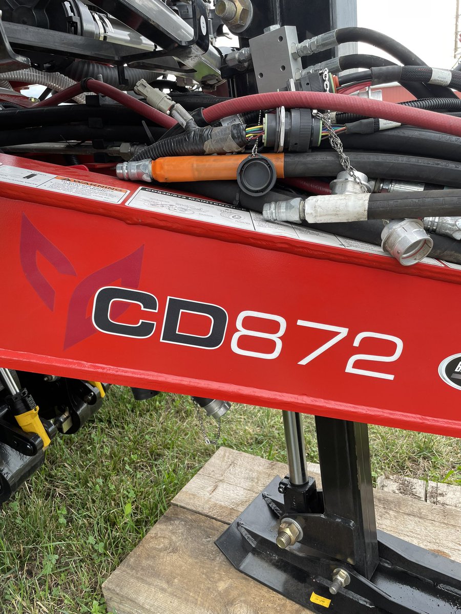 treborfarmer's tweet photo. @strofarm Not quite mounted but I saw this at Farm Progress. Pretty cool very narrow transport and fertilizer https://t.co/2E2f9TAlcD