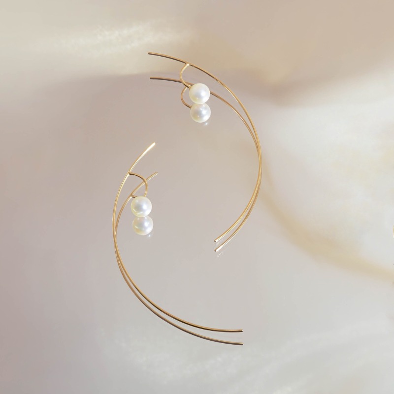 Ruifier's tweet photo. Designed with unique beams of 18ct yellow gold that suspend through the ear, the Cosmo Meridian Earrings can be worn multiple ways to celebrate your individuality. #RUIFIER