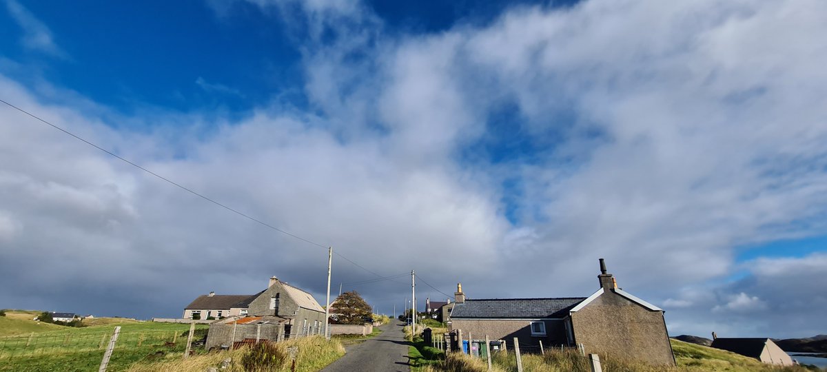 nicillemhoire's tweet photo. It's been a sunshine and showers sort of day, with rainbows in the mix too.
#IsleofLewis #OuterHebrides #SeptemberWeather https://t.co/l0TV2YKrPE
