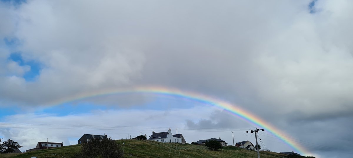 nicillemhoire's tweet photo. It's been a sunshine and showers sort of day, with rainbows in the mix too.
#IsleofLewis #OuterHebrides #SeptemberWeather https://t.co/l0TV2YKrPE