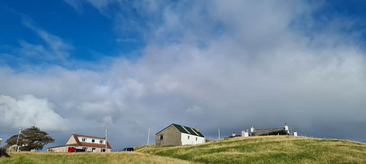 nicillemhoire's tweet photo. It's been a sunshine and showers sort of day, with rainbows in the mix too.
#IsleofLewis #OuterHebrides #SeptemberWeather https://t.co/l0TV2YKrPE