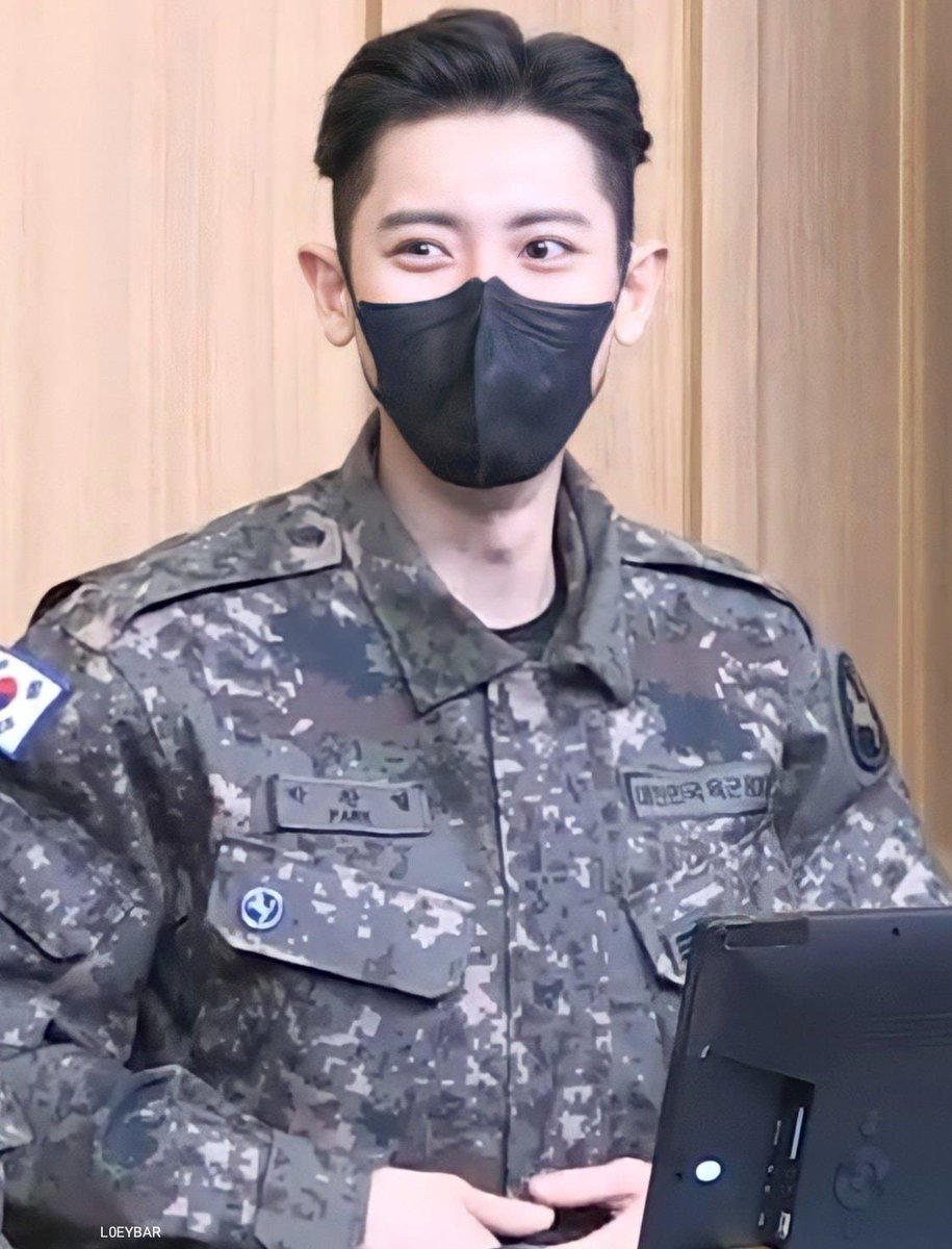 Fanh04C's tweet photo. #WelcomeBackChanyeol
#찬열아_전역축하해_보고싶었어
 #CHANYEOL #EXO #엑소찬열 #엑소
@weareoneEXO 😍 https://t.co/Q4wxxrwZcl