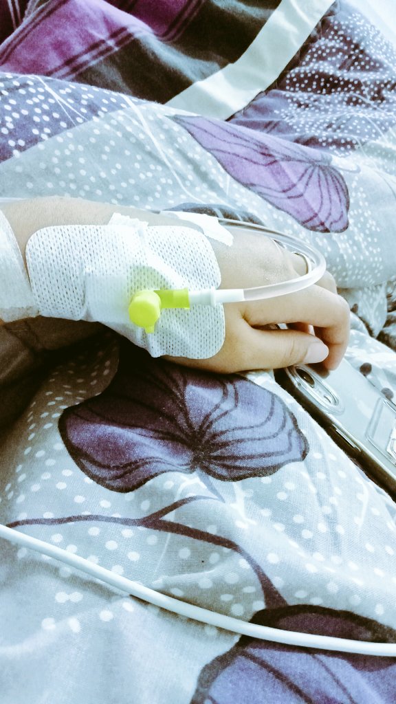 adiknyaElsaF's tweet photo. Dan akhirnya dia terbaring lemass🌚 https://t.co/nzpPSdEELu