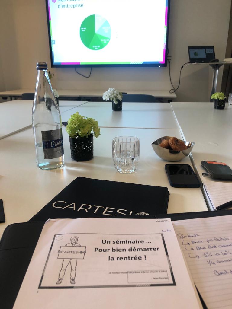 CabinetCARTESI0's tweet photo. Qui dit rentrée dit… séminaire de rentrée !💼
Une belle journée sous le signe de l’agilité pour mieux construire, en collectif, le futur de CARTESIO.
Un séminaire conjuguant créativité, réflexion, et plaisir pour l’équipe.
#séminaire #stratégie #agilité #CARTESIO #humanmatching https://t.co/XoFWixpxwx