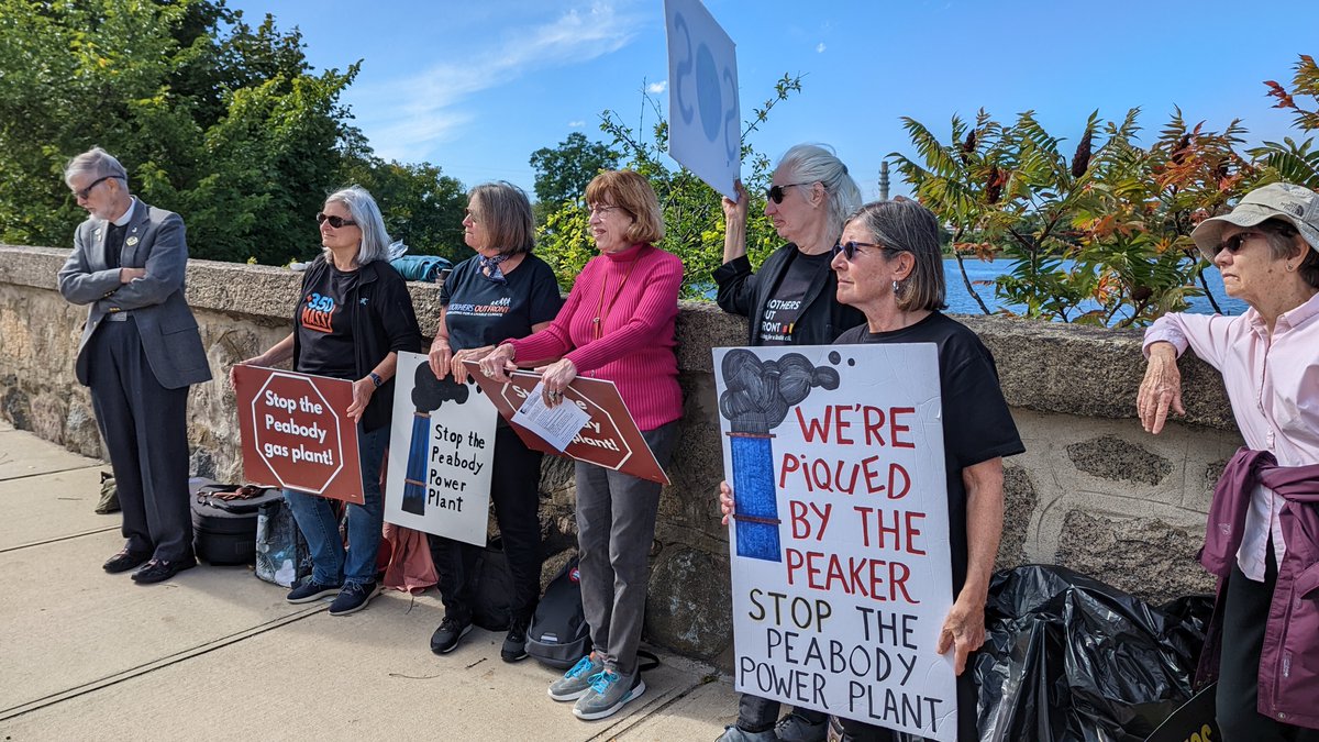 350Mass's tweet photo. Happening Now: Climate activists demand @MassEEA reexamine the new Peabody peaker plant.

Peabody is already burdened with 2 peaker plants, 15 air-polluting sites, and 85 hazardous-waste sites. We must #StopPeabodyPeaker for #ClimateJustice!

#mapoli https://t.co/QgrAKzGT01