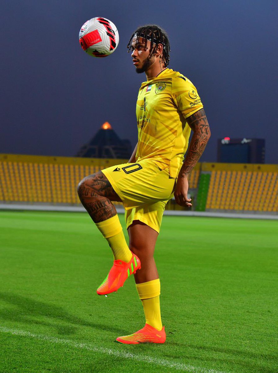 AlWaslSC's tweet photo. برازيلي جديد في قلعة الفهود 🐆🇧🇷

✍🏻| تعلن شركة الوصل لكرة القدم عن انضمام اللاعب  لويز جيليرمي فييرا دا سيلفا لصفوف #الإمبراطور، في فئة اللاعب المقيم.

🟡  #الإمبراطور |  #EMPEROR https://t.co/IXETMpMuMM