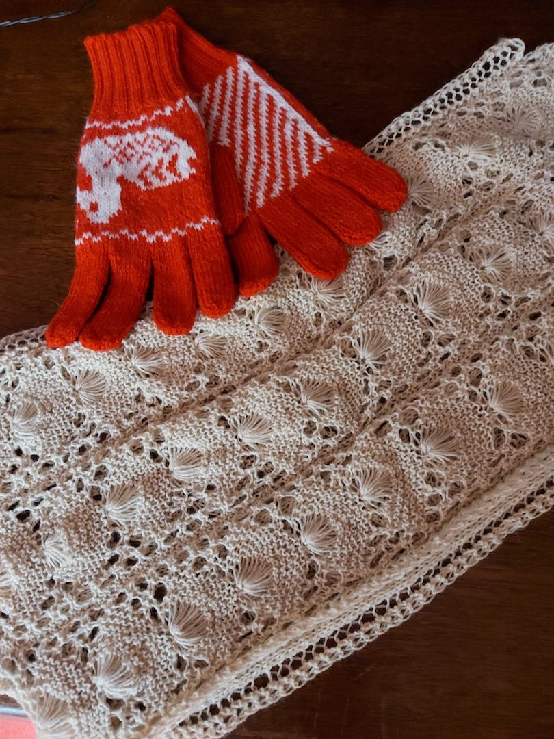 knitforpeace's tweet photo. These fun gloves and beautiful lace scarf were made by Pearl in Shetland.  they are today's Knit of the Day.  The scarf is pure warming luxury.  Thank you Pearl!
#knitoftheday #shetlandlace #knitting #knittersofintagram #knittingforothers #knittingforcharity https://t.co/qWzY7dGfQr