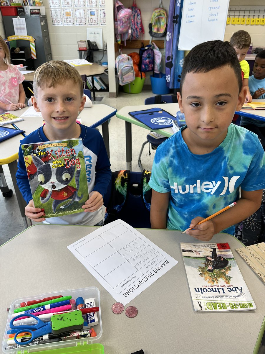 kkvaughan70's tweet photo. Making predictions before reading our books!  @CarrsvilleElem https://t.co/Zn56foLrtl