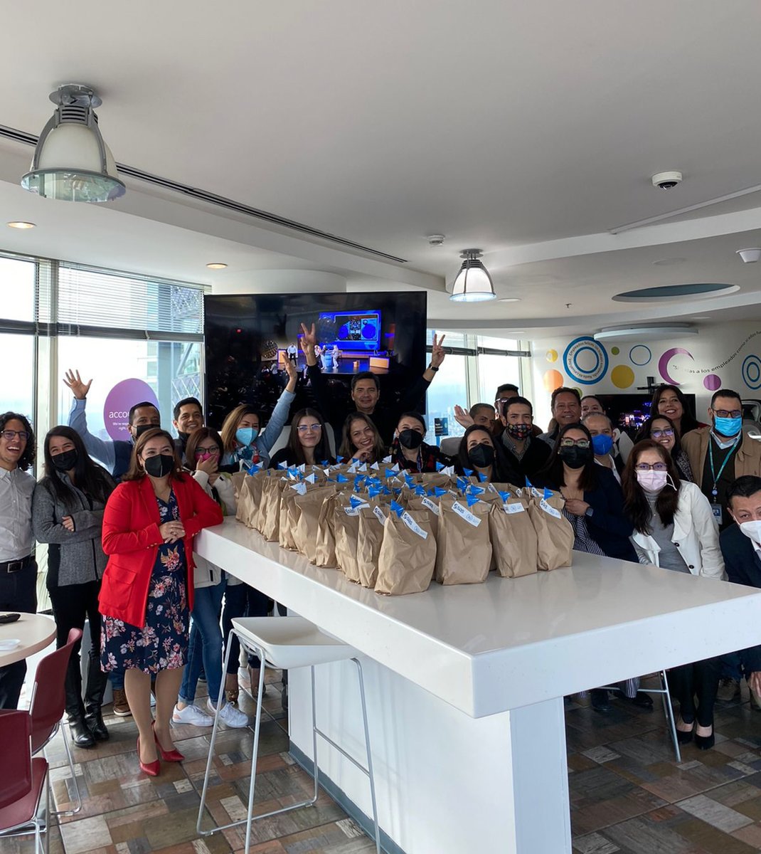 SASMexico's tweet photo. Así disfrutamos en #SASMéxico de la apertura de nuestro evento global SAS Explore, un evento creado por apasionados de la tecnología para #Techlovers. Con las mentes más brillantes e innovadoras en torno a la #analítica e #InteligenciaArtifical #ExploreSAS
https://t.co/CQMMUkCUwq https://t.co/ISwRUEE4OB