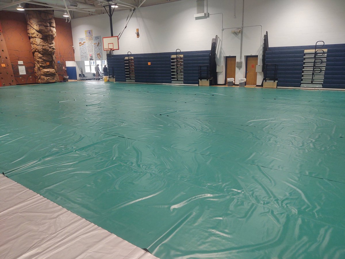 Ed_LaRose's tweet photo. Hornet Nation lending a hand and material to West Hernando as we prepare to support our community. (I think they liked the green..😁😁) #CommunityOfOne @HernandoSchools @wwhshornets https://t.co/36h7nWjldr