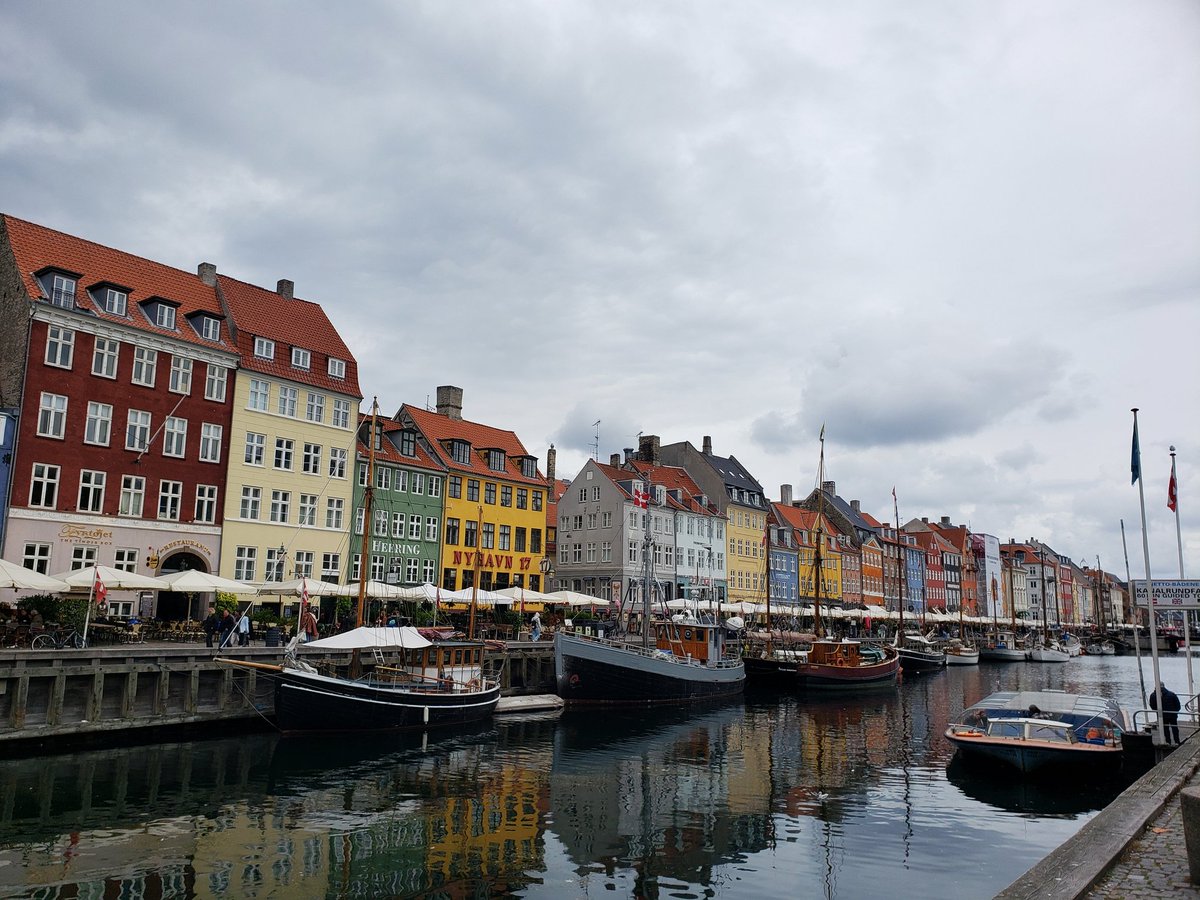 I'm convinced the world would be happier and more playful if we all paint our buildings like the Danes 🎨