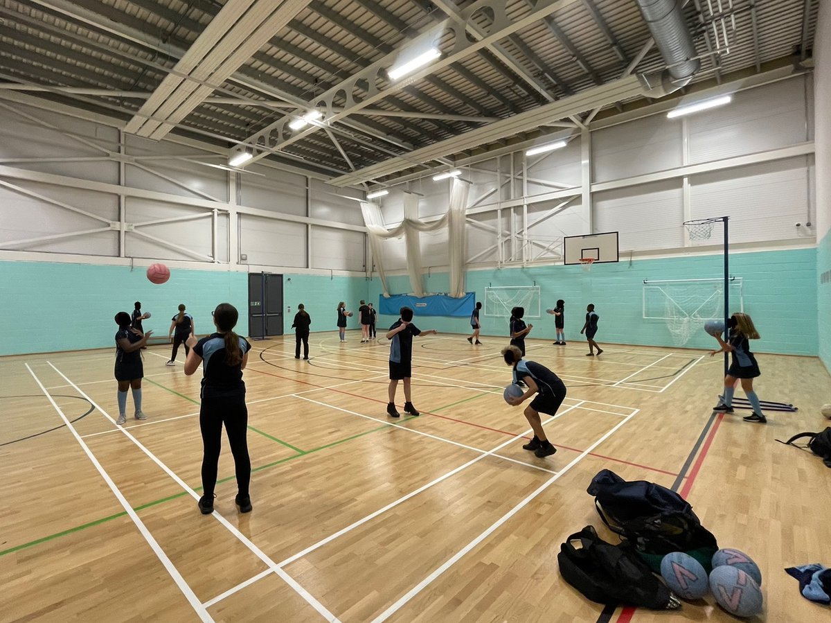 CVPE_UL's tweet photo. Another fantastic turn out for sports clubs tonight!!! Netball with Miss Rigby 🏐 and Table Tennis with Coach Ash 🏓

#greenhousesports 
#cvproud https://t.co/6dY4SBFhPy