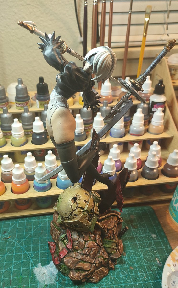 thieflol's tweet photo. More work done on my #2b statue, and then a slapchop 2.0 speed paint ala #ninjon
#PaintingWarhammer
#starcraft https://t.co/KwHRhaC6ba