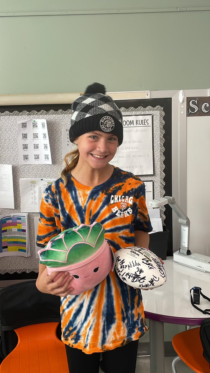 When the students earn a Show and Tell for great behavior! #LFmoments #everettsoars