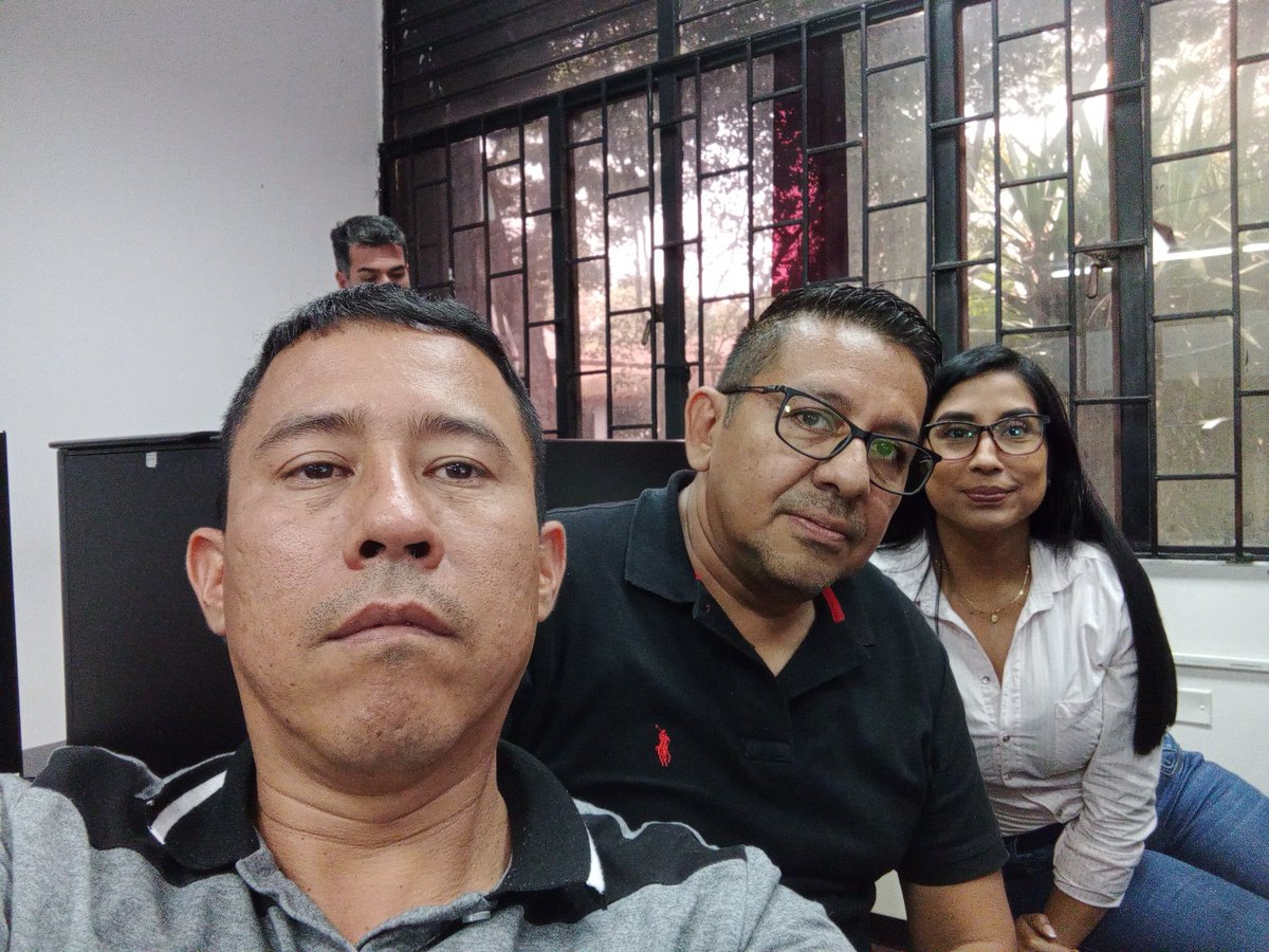 Bueno_t_charles's tweet photo. @Educacion_Cali  Continuamos  fortaleciendo  las competencias STEAM, !programando Robots..Humanos! con @MeraniProyectos  En LID de la IEO Santo Tomas con los docentes de la  @RedTiCali #EncuentroLíderesTicCali https://t.co/McSXyPgprc