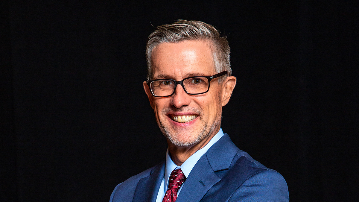 JepsonSchool's tweet photo. Congratulations to #leadershipstudies and #PPEL professor Terry Price, who received @urichmond's Distinguished Scholarship Award last month for his research on #leadershipethics! #leadership #ethics #SpiderPride 🕷️❤️💙 @URNews2Use @URHumanResource 

https://t.co/Dg1S89m6TH https://t.co/KAX9tRhPiR