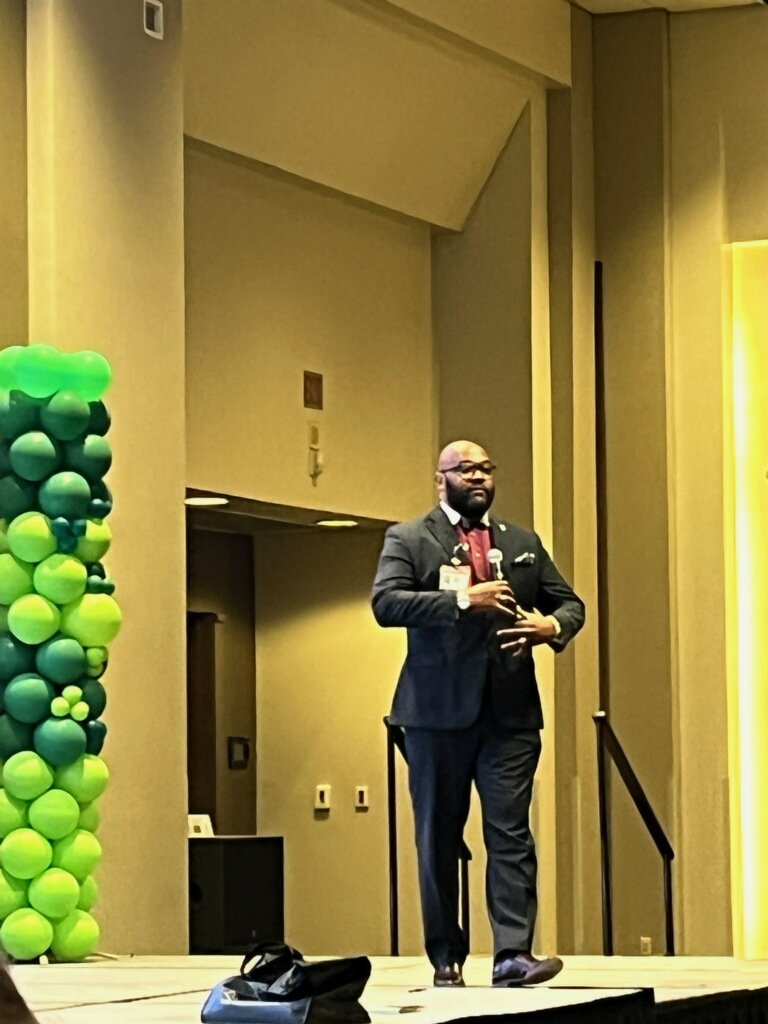 shenitrastokes1's tweet photo. @AlabamaAchieves Assistant State Superintendent Terry Roller offers the "Message of Support" to the MHSCs! @DegaSuper @KayWarfield
#alabamaachieves
#operationstudentsuccess
#ALMHSC https://t.co/B20yV3tOM0