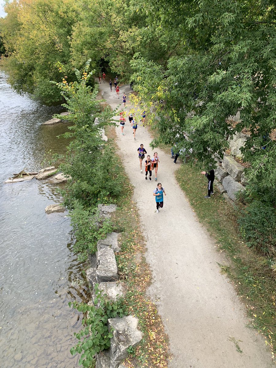 ResendesJacob's tweet photo. Great runs in the Novice Boys and Novice Girls races! All runners so far CRUSHING their personal best! #BagpipeClassic #GoSKThunder #CrossCountry @grightmd @StKateriHCDSB @HCDSB @HCAA2017 https://t.co/ThGbCwv752