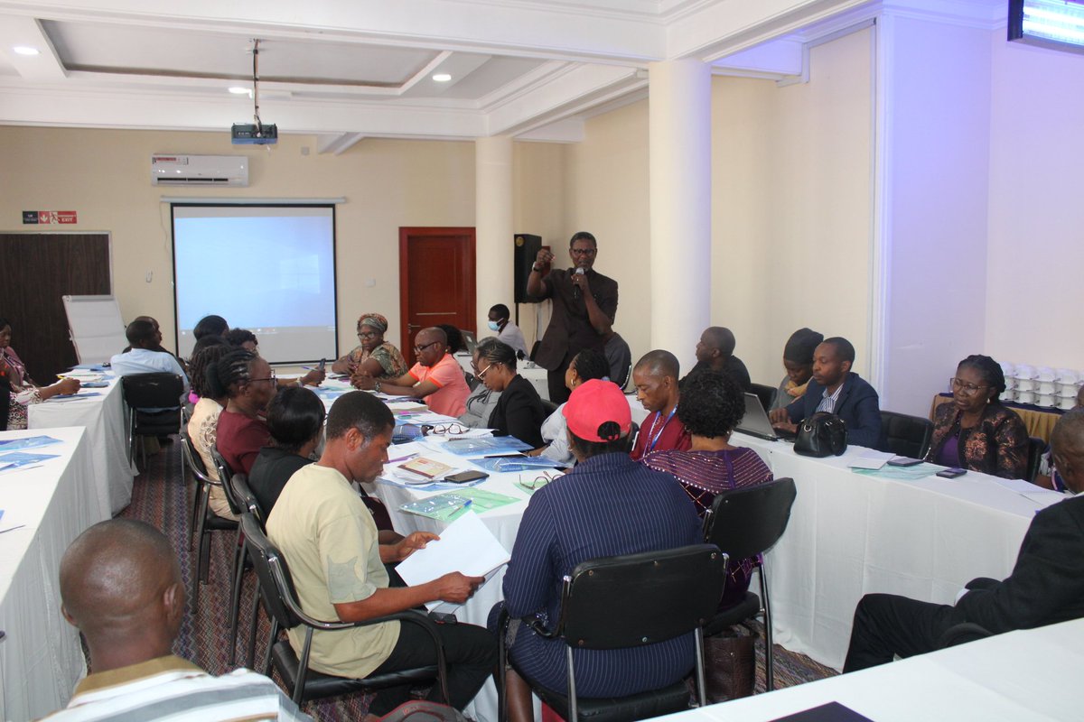 ondo_team's tweet photo. #WHO @ondo_team supports Training of Health Workers on Vaccine Traceability in Ondo State.
@WHONigeria @CWarigon @WMulombo @proactiveswz @abidoyed @osphcdb https://t.co/qKmosfFrJA