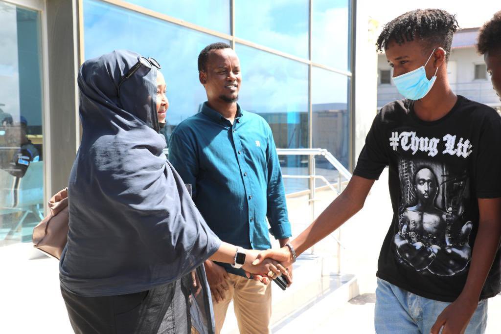 SamaAbdulrazak's tweet photo. Bravo and well done to envoy @MariamYassinHY for her commitment of rescuing our children and youth from international human traffickers. Just another day in the office for her πππ this one is from #Libya #Magafe https://t.co/PoQRFtrYK4