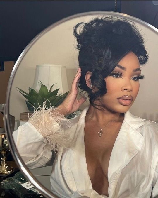 FOLAhontas's tweet photo. wigs/straight hairstyles 🤝 applying them to braids PART 2

[A THREAD]🧵

THE INSPO vs THE RECREATION: 90s messy updo ft @AaliyahJay https://t.co/2ap4fKI3B1