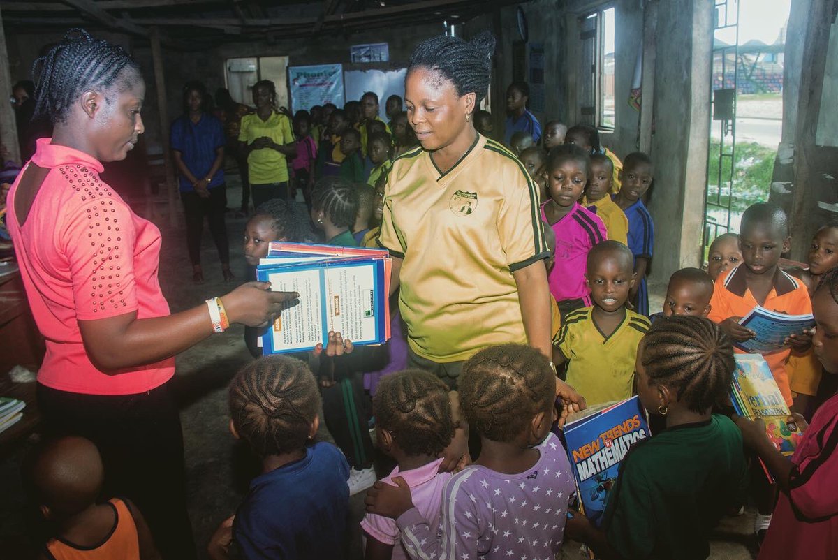 archvisionng's tweet photo. #CSRStories
Donations to Students at Ajiran Community.

Students of Hiktaos school – a community school in Ajiran area of Agungi, received donations of textbooks and school supplies for the 2018-2019 Academic session.

To learn more visit🔗
👇🏽👇🏽👇🏽
https://t.co/HDtt63YvxB https://t.co/rqiOYbtO6M