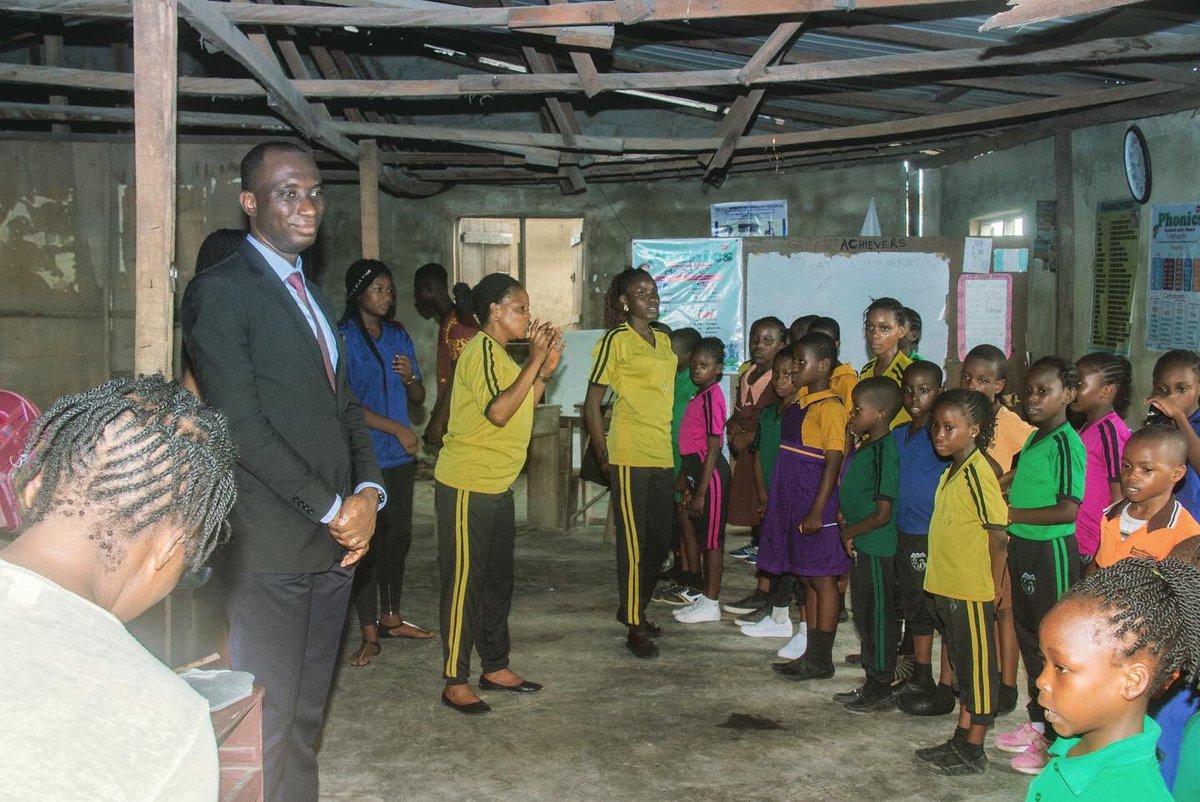 archvisionng's tweet photo. #CSRStories
Donations to Students at Ajiran Community.

Students of Hiktaos school – a community school in Ajiran area of Agungi, received donations of textbooks and school supplies for the 2018-2019 Academic session.

To learn more visit🔗
👇🏽👇🏽👇🏽
https://t.co/HDtt63YvxB https://t.co/rqiOYbtO6M