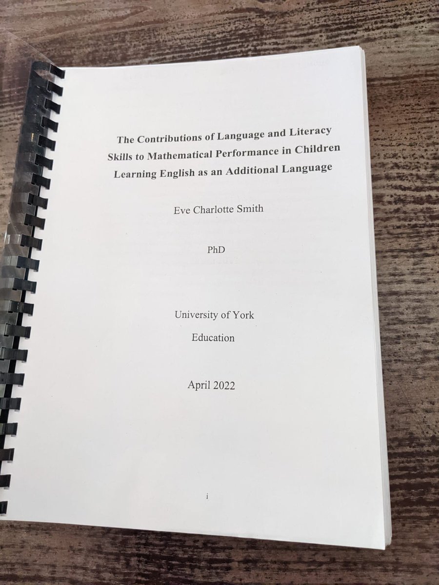 Very happy to have passed my viva with minor corrections this afternoon @DeptEdYork! 🎉 Thank you very much to my examiners @ludoserratrice and @umartoseeb for a very enjoyable viva, and a big thanks also to my supervisor Leah Roberts as well as my former supervisor @ccrane74 😊