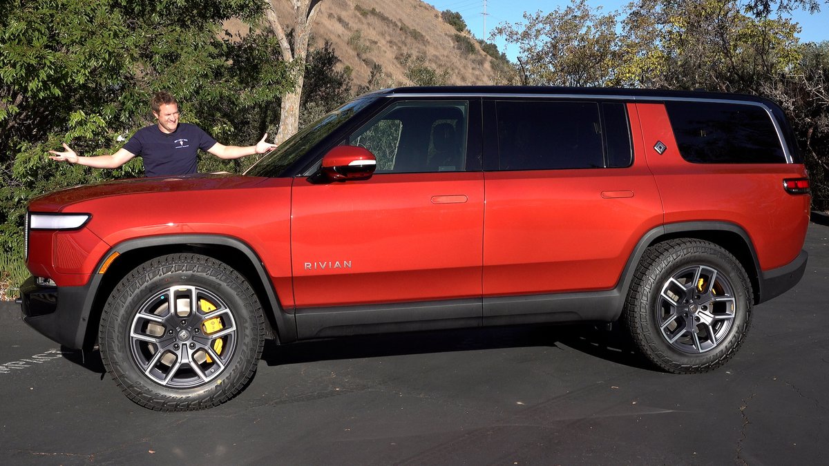 DougDeMuro's tweet photo. It's here! A full review of the Rivian R1S, probably the best all-around vehicle I've ever tested. https://t.co/vtopqytYk5 https://t.co/vscI6E1p9r