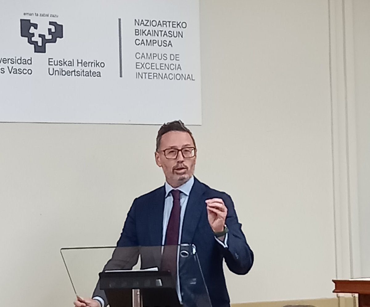 ehu_enpresainst's tweet photo. "A los que aprovechéis esta formación, no cabe duda de que hay una oportunidad profesional brutal para desarrollarse en el futuro proximo" Joseba Orueta.

#upvehu #conferencia #inauguración #kutxabank #mfbp #gpbp https://t.co/UVo3onlkyW